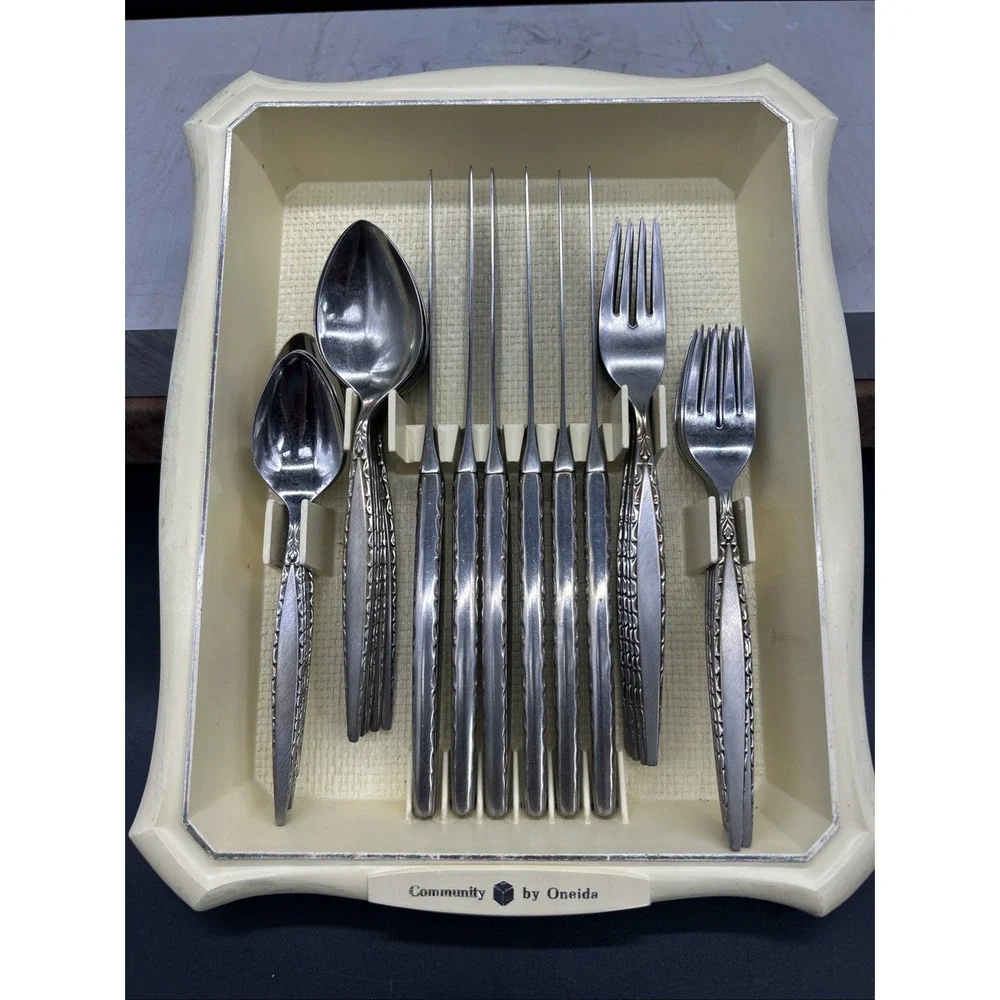 Oneida Venetia Community Stainless Flatware Set 30 piece w/tray SEE DETAILS